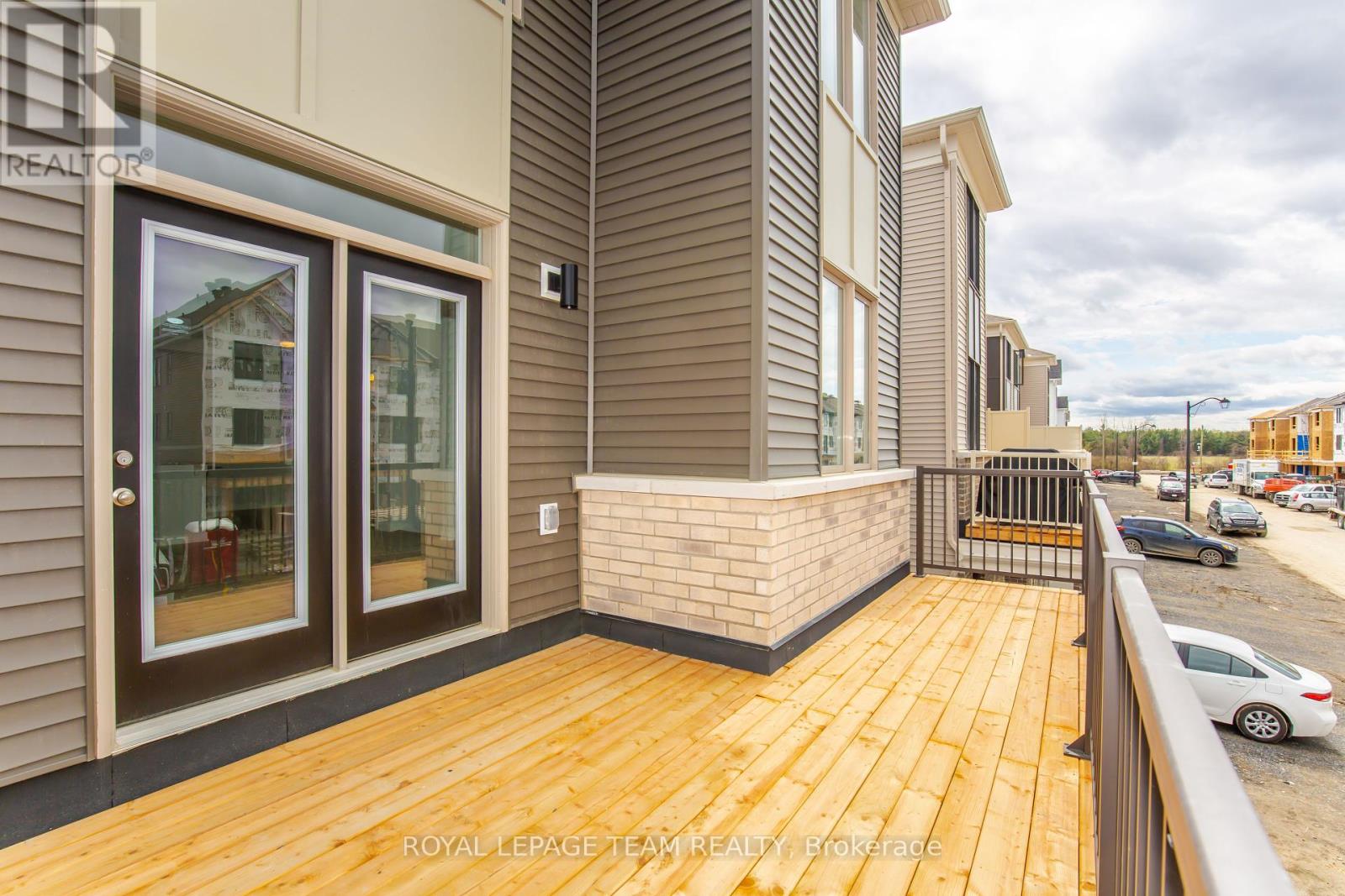 Photo 17 of 29 Stitch Mews N, Ottawa ON