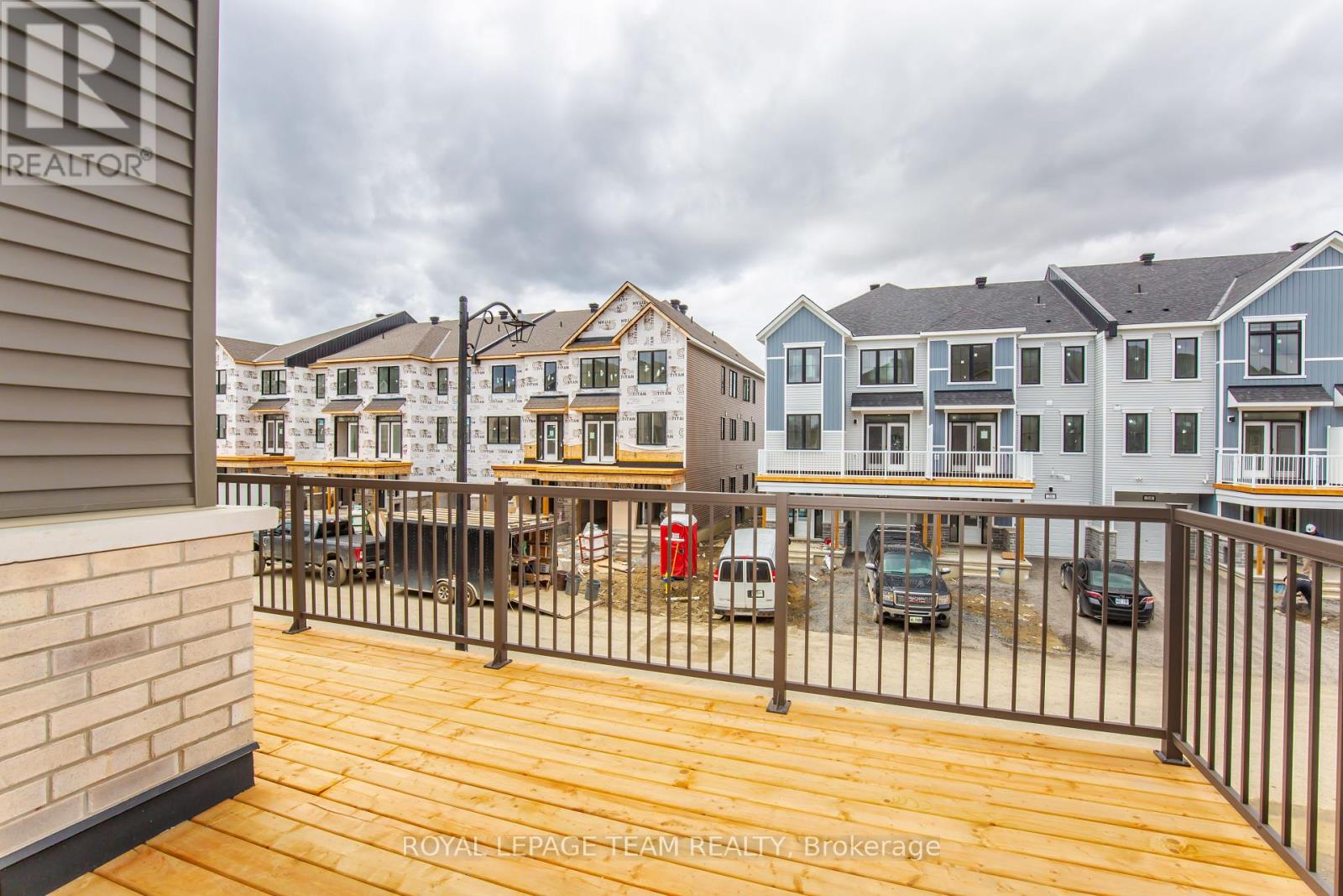Photo 18 of 29 Stitch Mews N, Ottawa ON