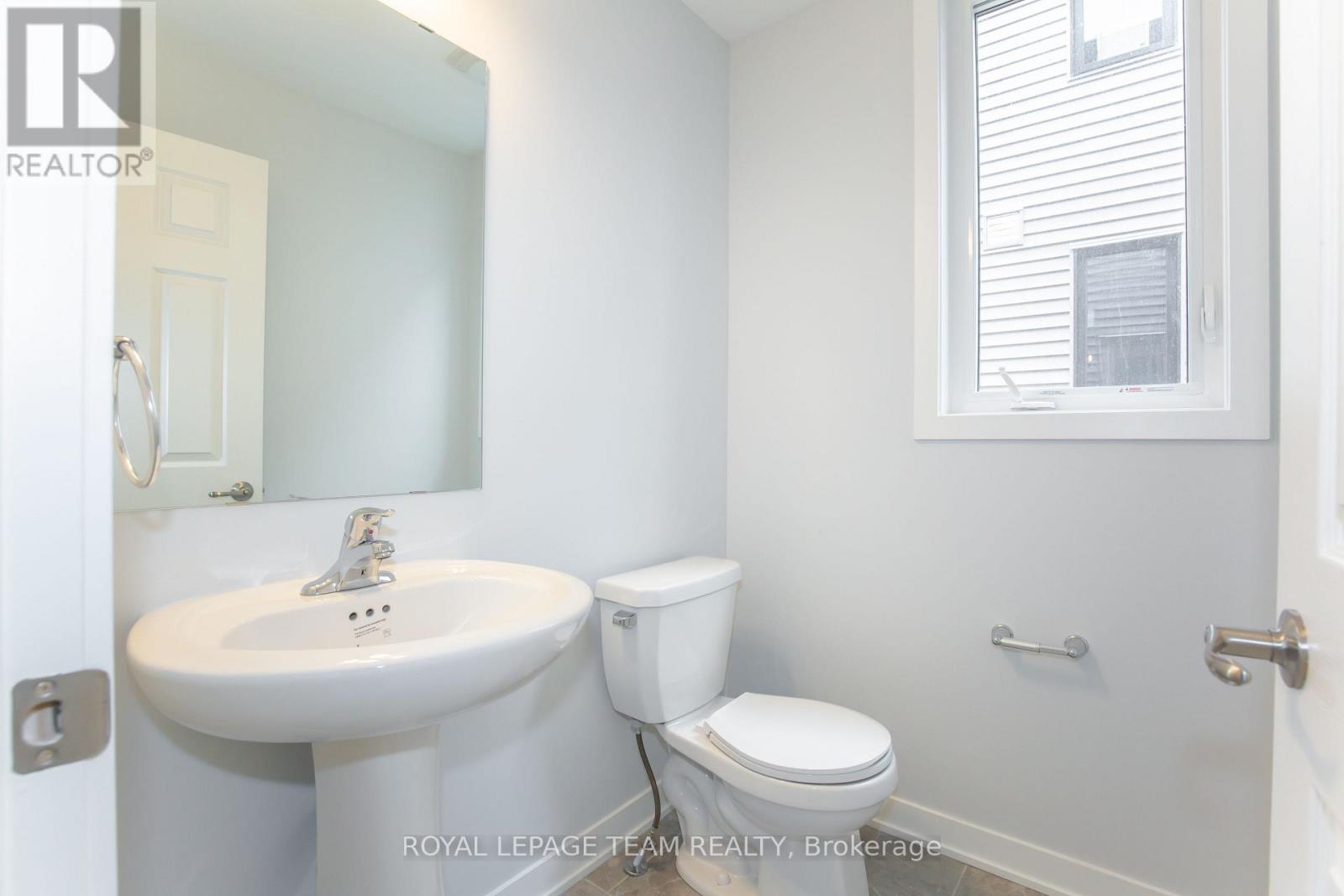 Photo 19 of 29 Stitch Mews N, Ottawa ON