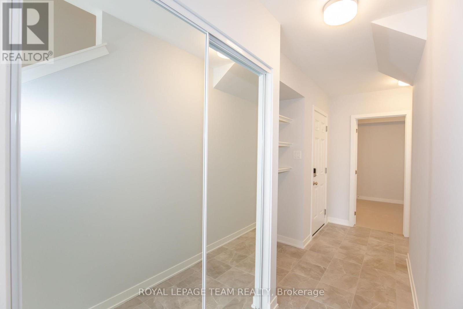 Photo 2 of 29 Stitch Mews N, Ottawa ON