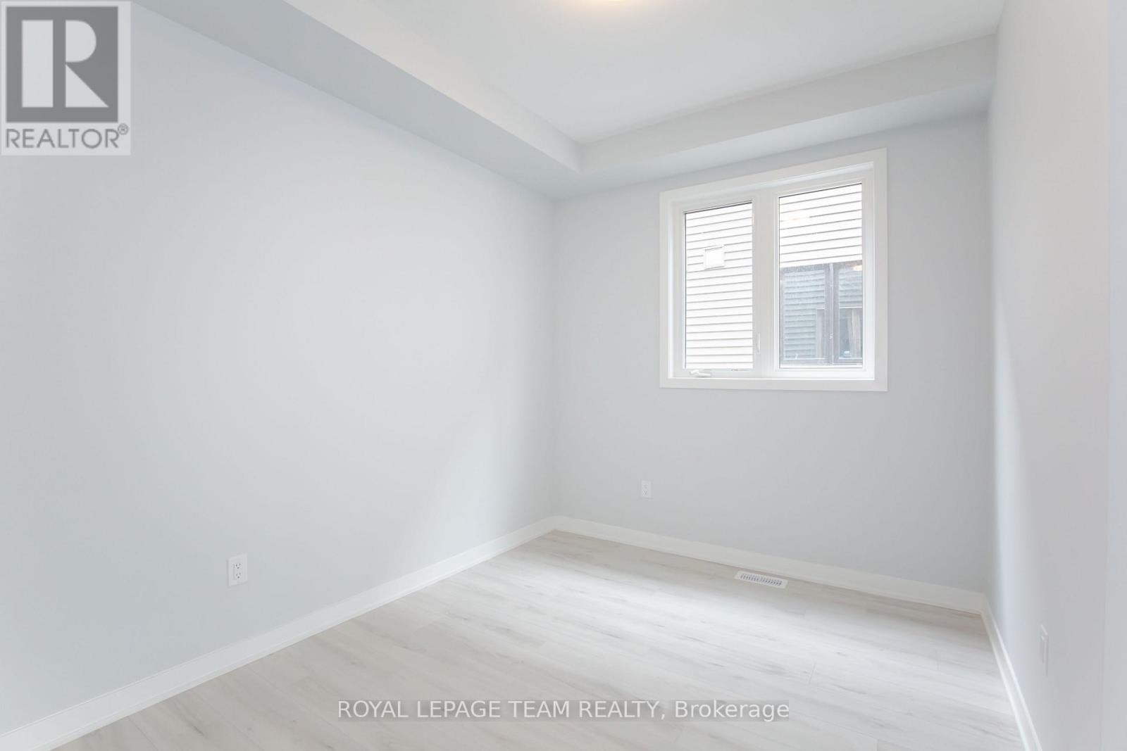 Photo 20 of 29 Stitch Mews N, Ottawa ON