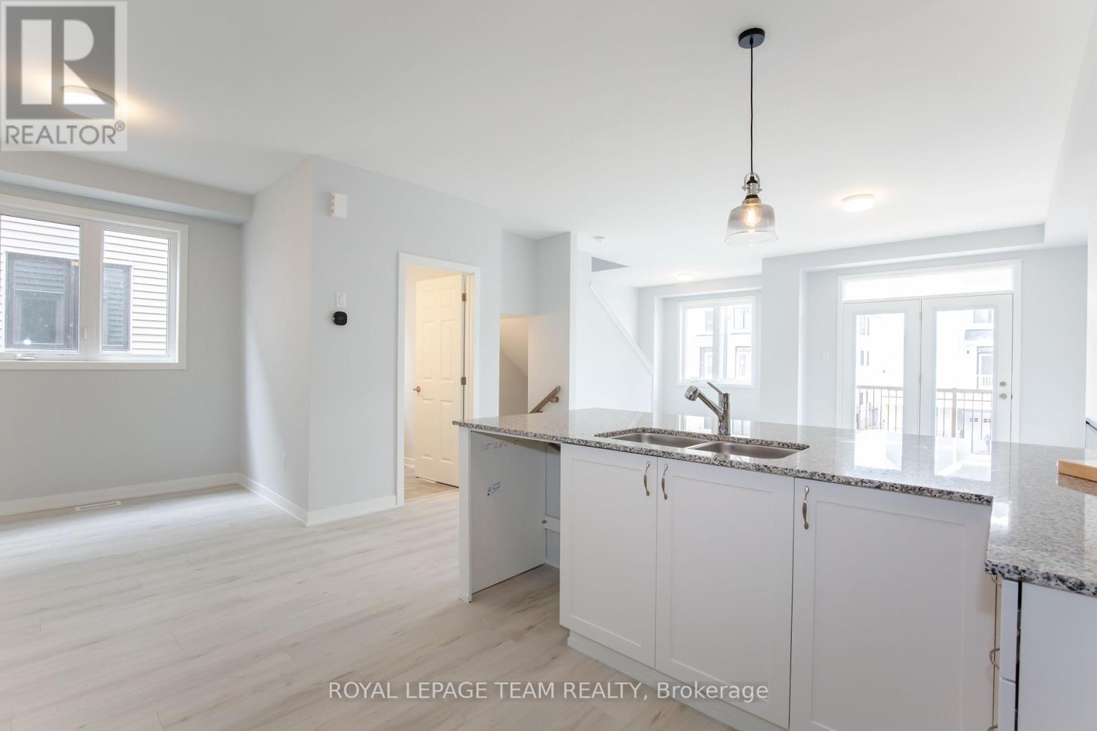 Photo 21 of 29 Stitch Mews N, Ottawa ON