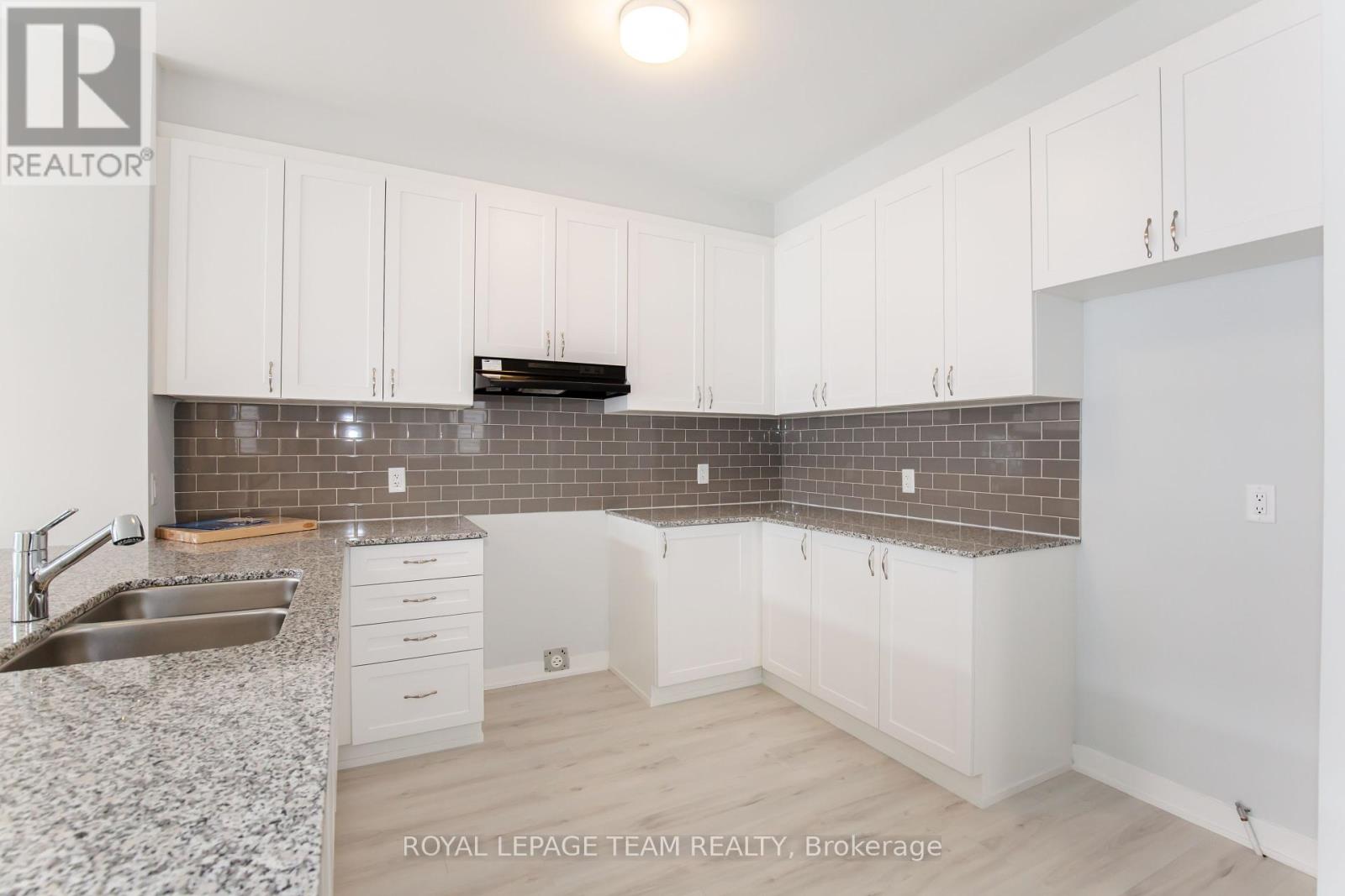 Photo 22 of 29 Stitch Mews N, Ottawa ON