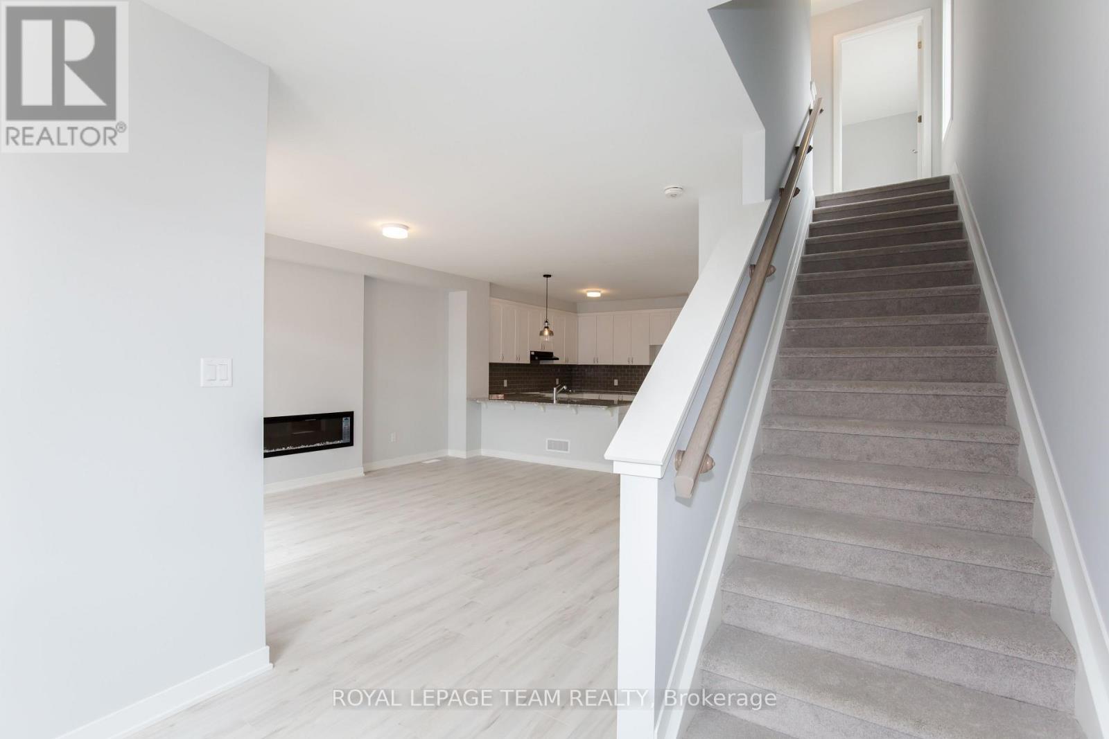 Photo 28 of 29 Stitch Mews N, Ottawa ON