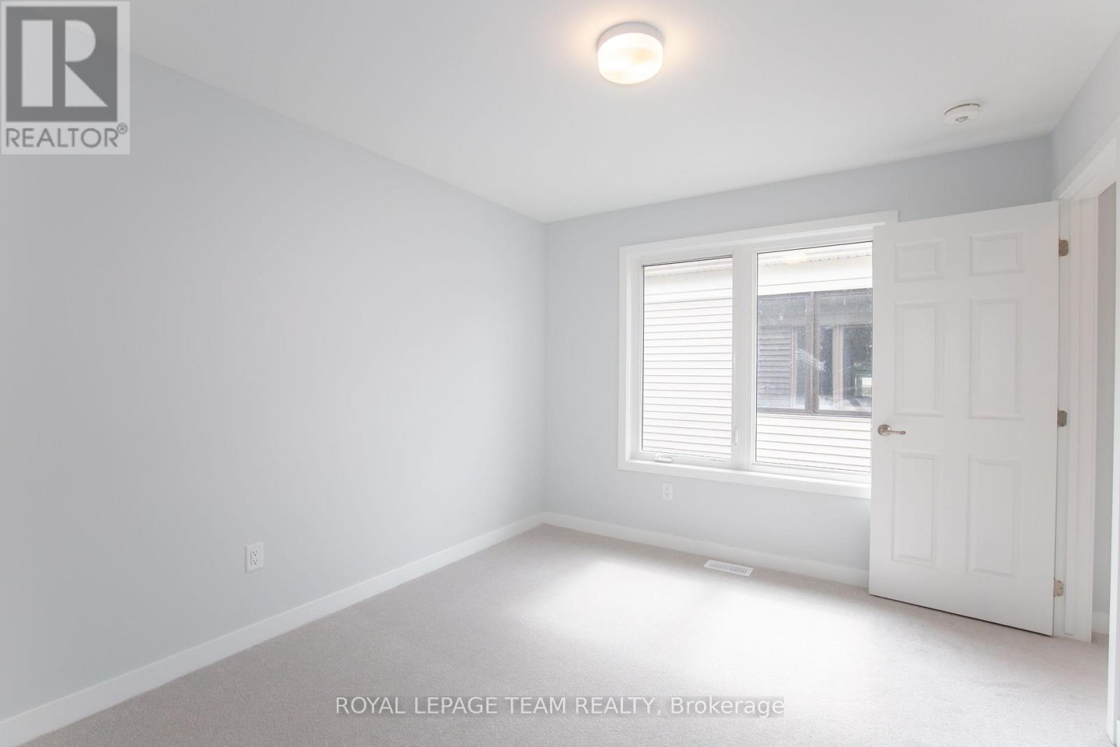 Photo 29 of 29 Stitch Mews N, Ottawa ON