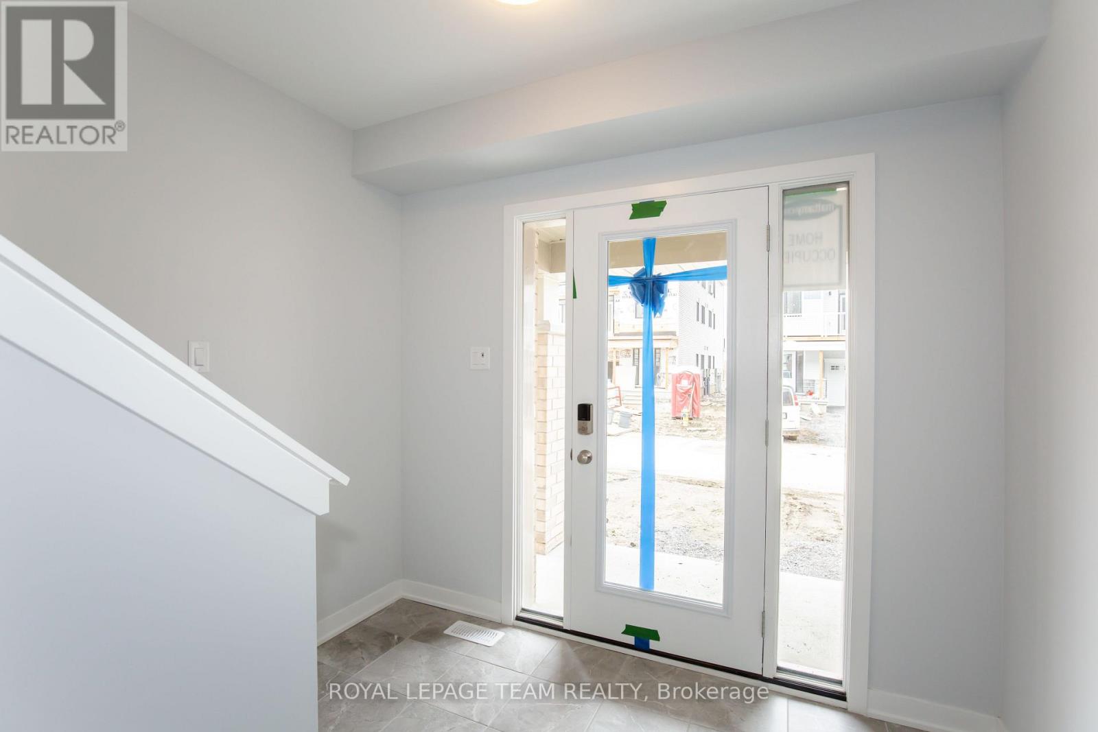 Photo 3 of 29 Stitch Mews N, Ottawa ON