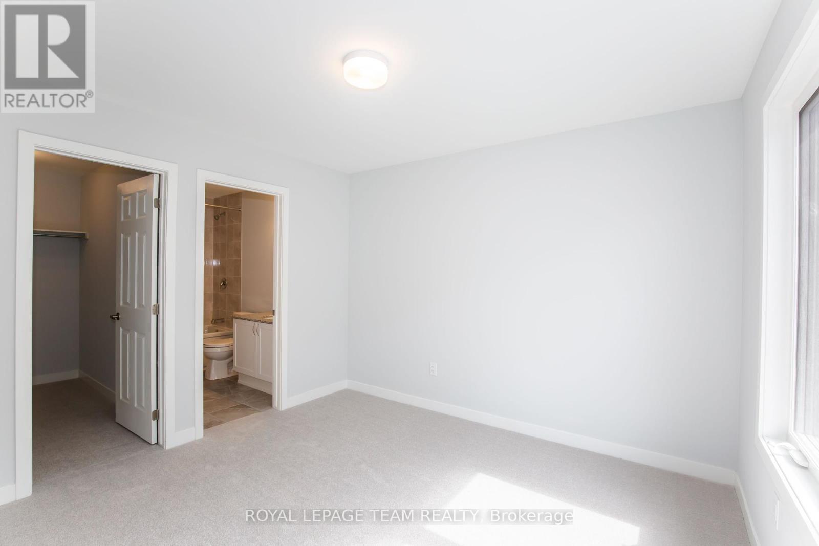 Photo 30 of 29 Stitch Mews N, Ottawa ON