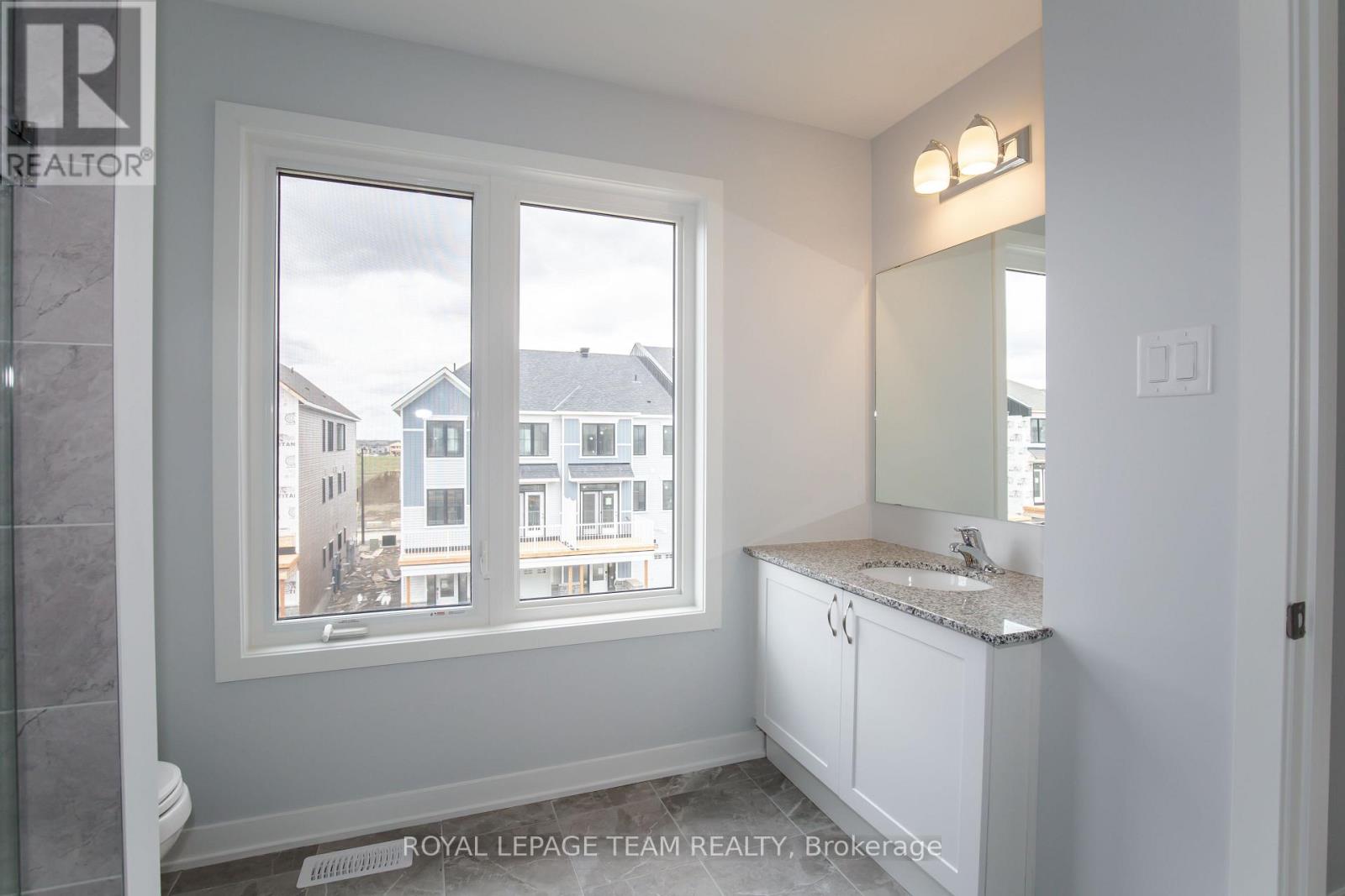 Photo 37 of 29 Stitch Mews N, Ottawa ON
