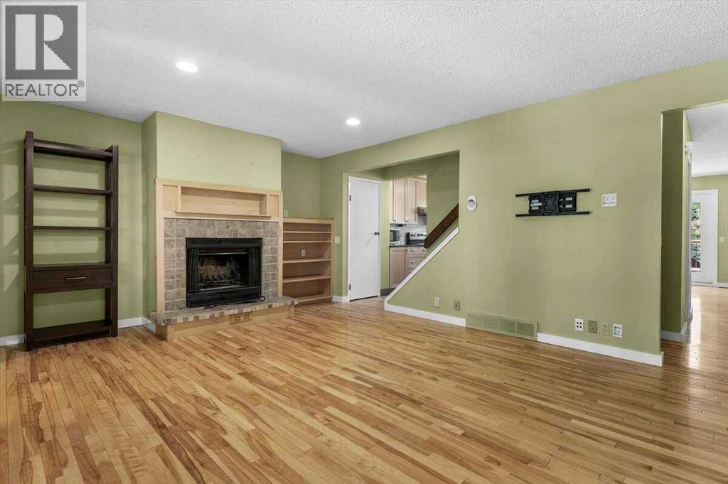 Photo 11 of 907 36 B Street Nw, Calgary AB