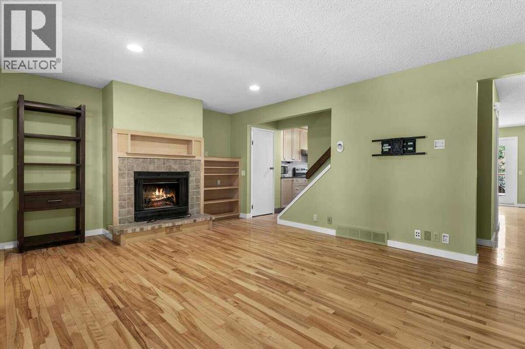 Photo 12 of 907 36 B Street Nw, Calgary AB