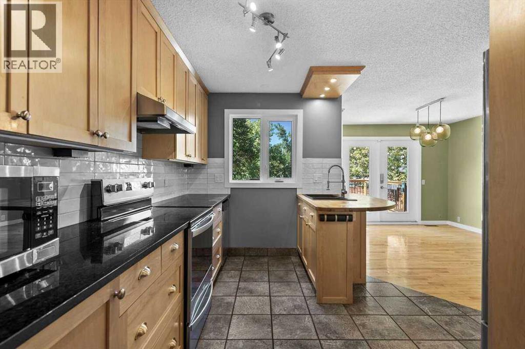 Photo 14 of 907 36 B Street Nw, Calgary AB