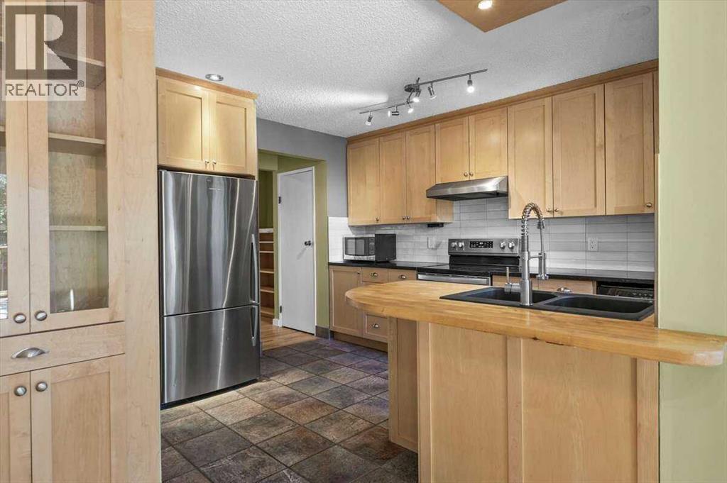 Photo 16 of 907 36 B Street Nw, Calgary AB