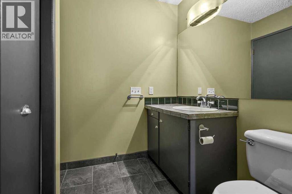 Photo 33 of 907 36 B Street Nw, Calgary AB