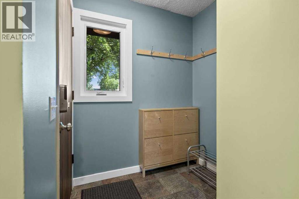 Photo 9 of 907 36 B Street Nw, Calgary AB