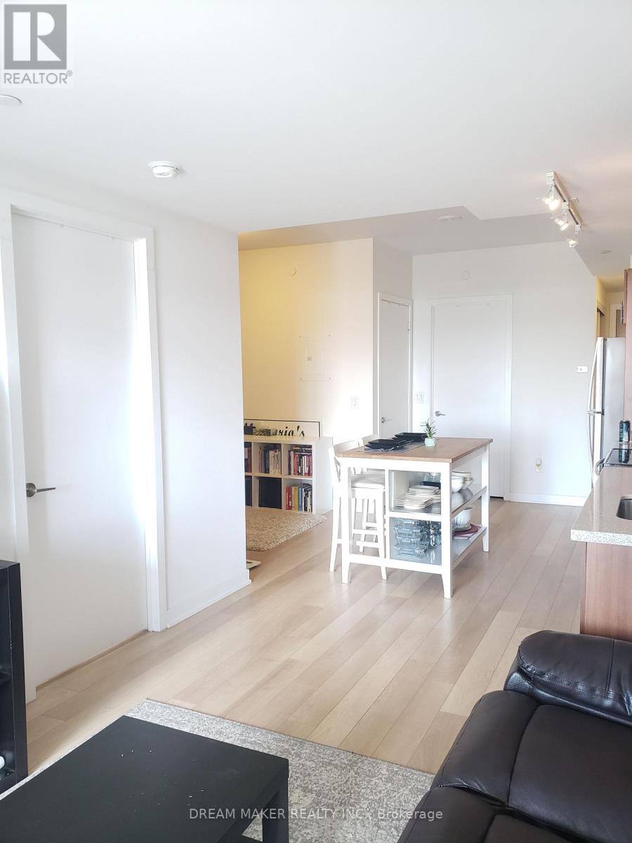 Photo 3 of 16 Mcadam Avenue, Toronto ON