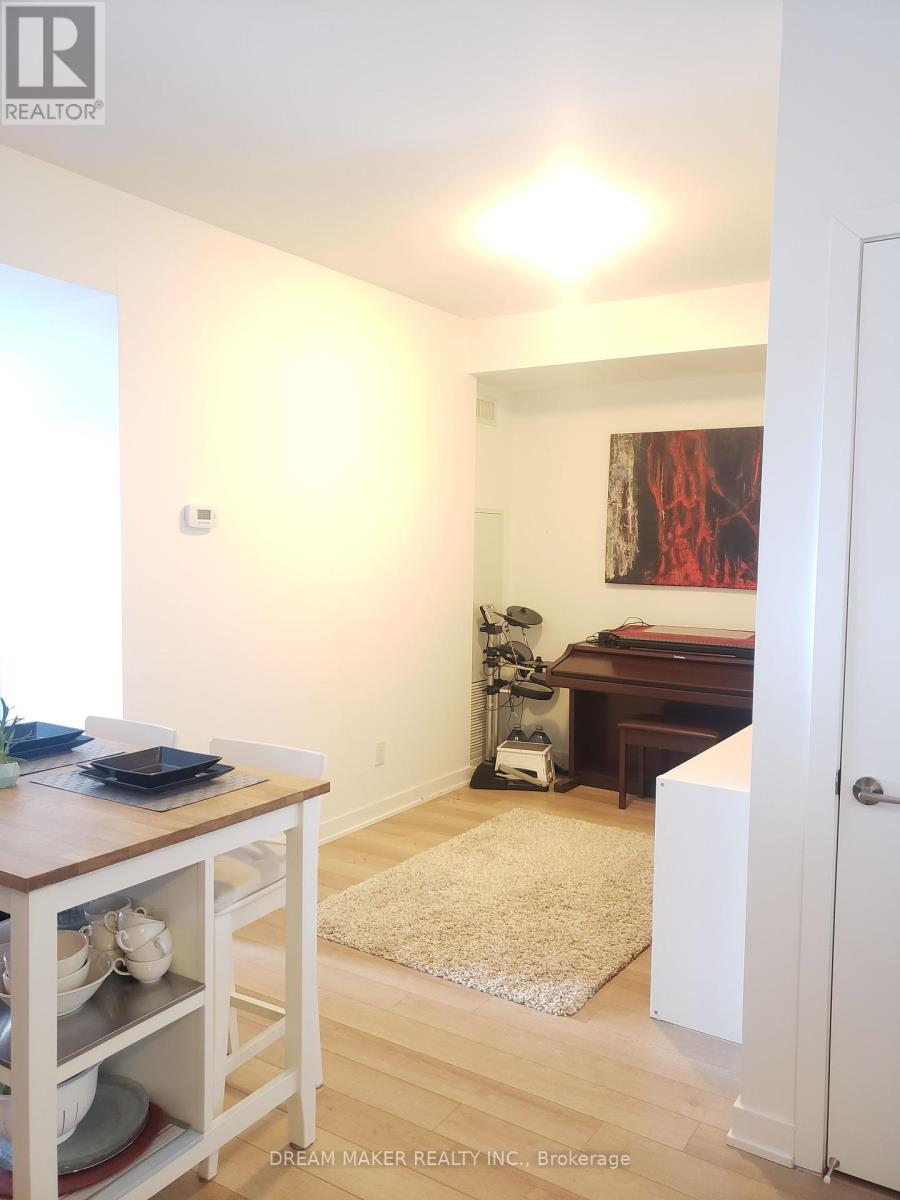 Photo 4 of 16 Mcadam Avenue, Toronto ON