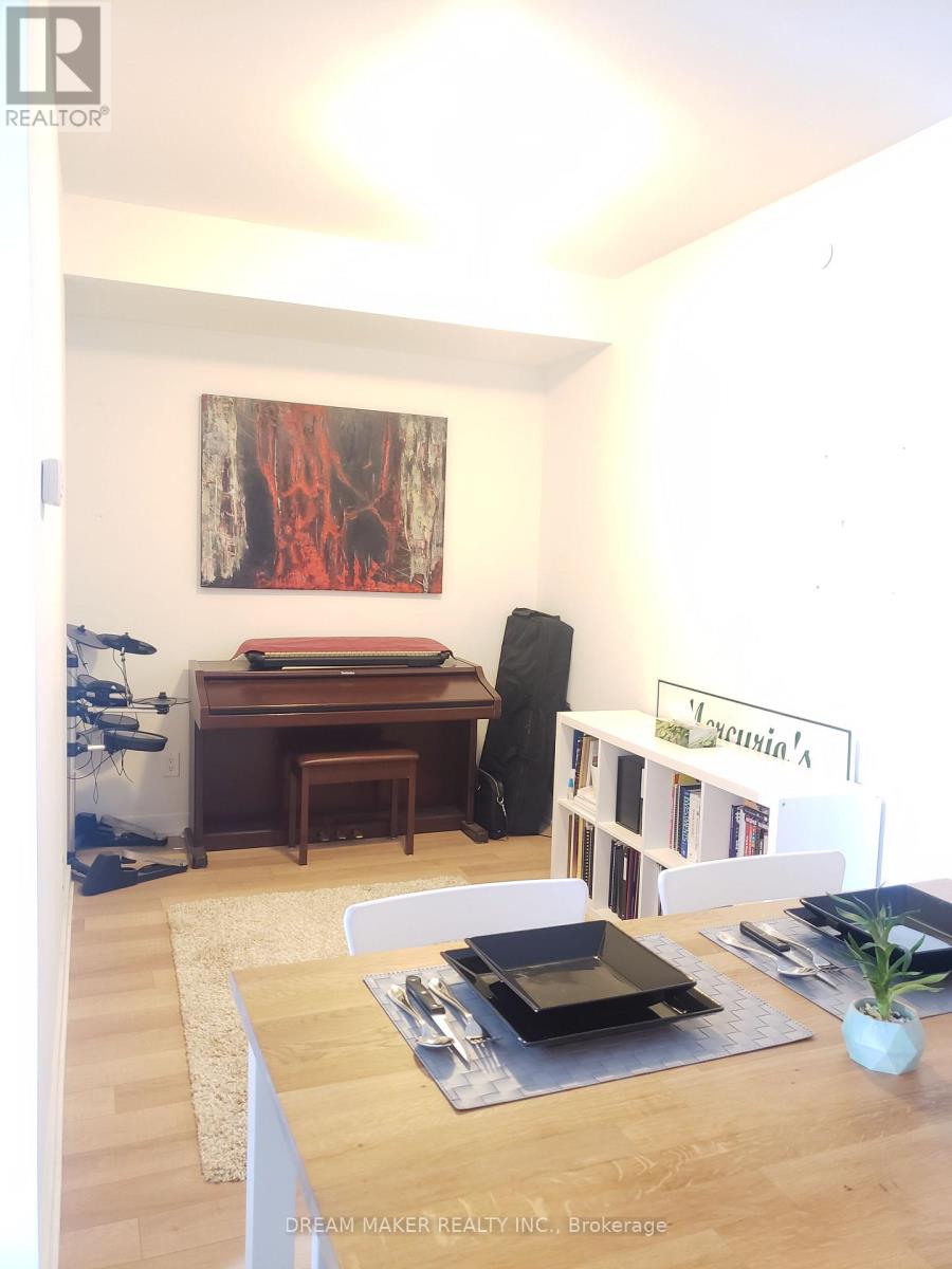 Photo 5 of 16 Mcadam Avenue, Toronto ON