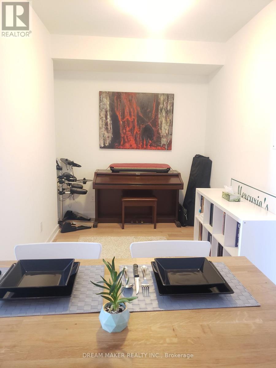Photo 7 of 16 Mcadam Avenue, Toronto ON