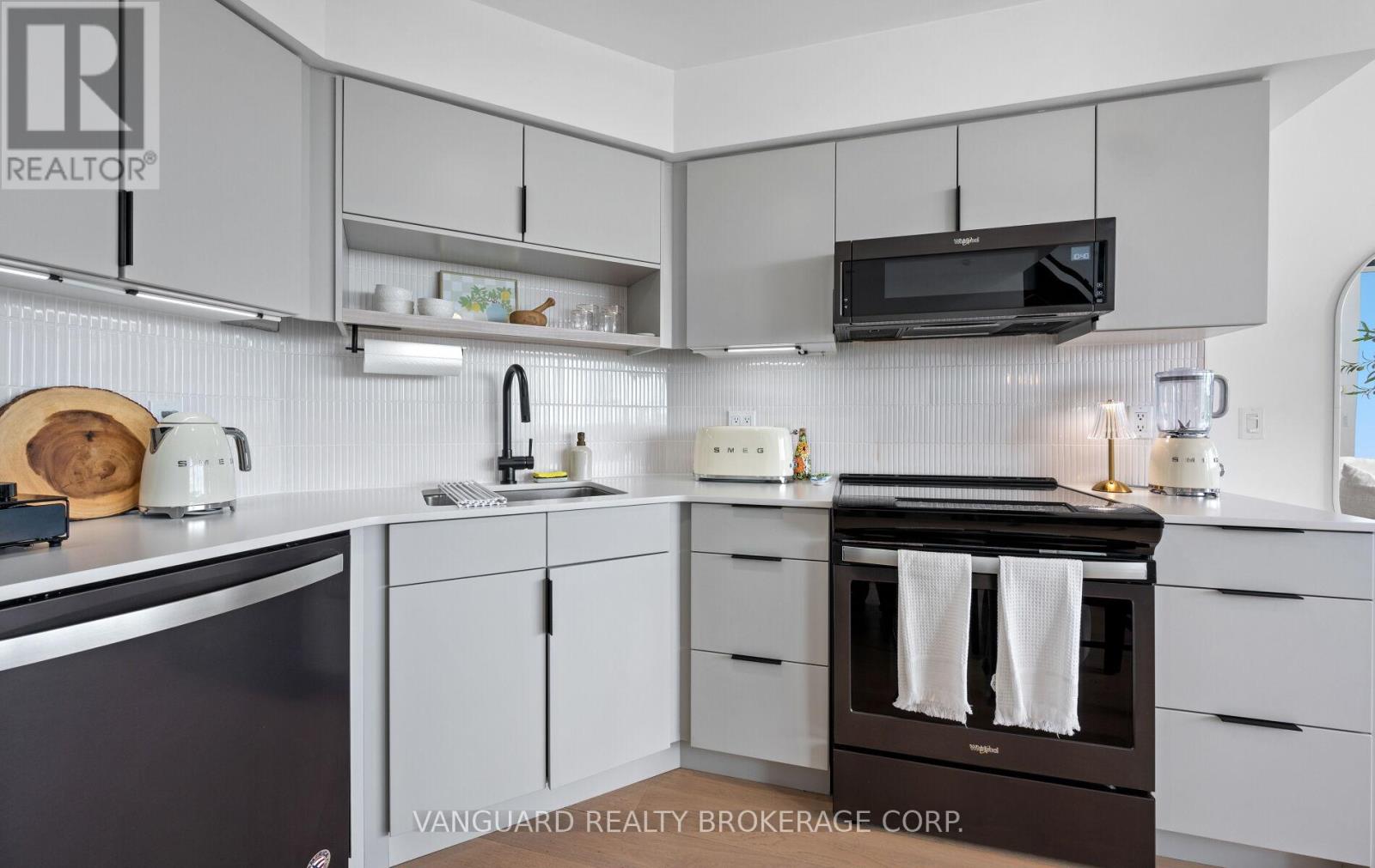 Photo 35 of 619 250 Manitoba Street, Toronto ON