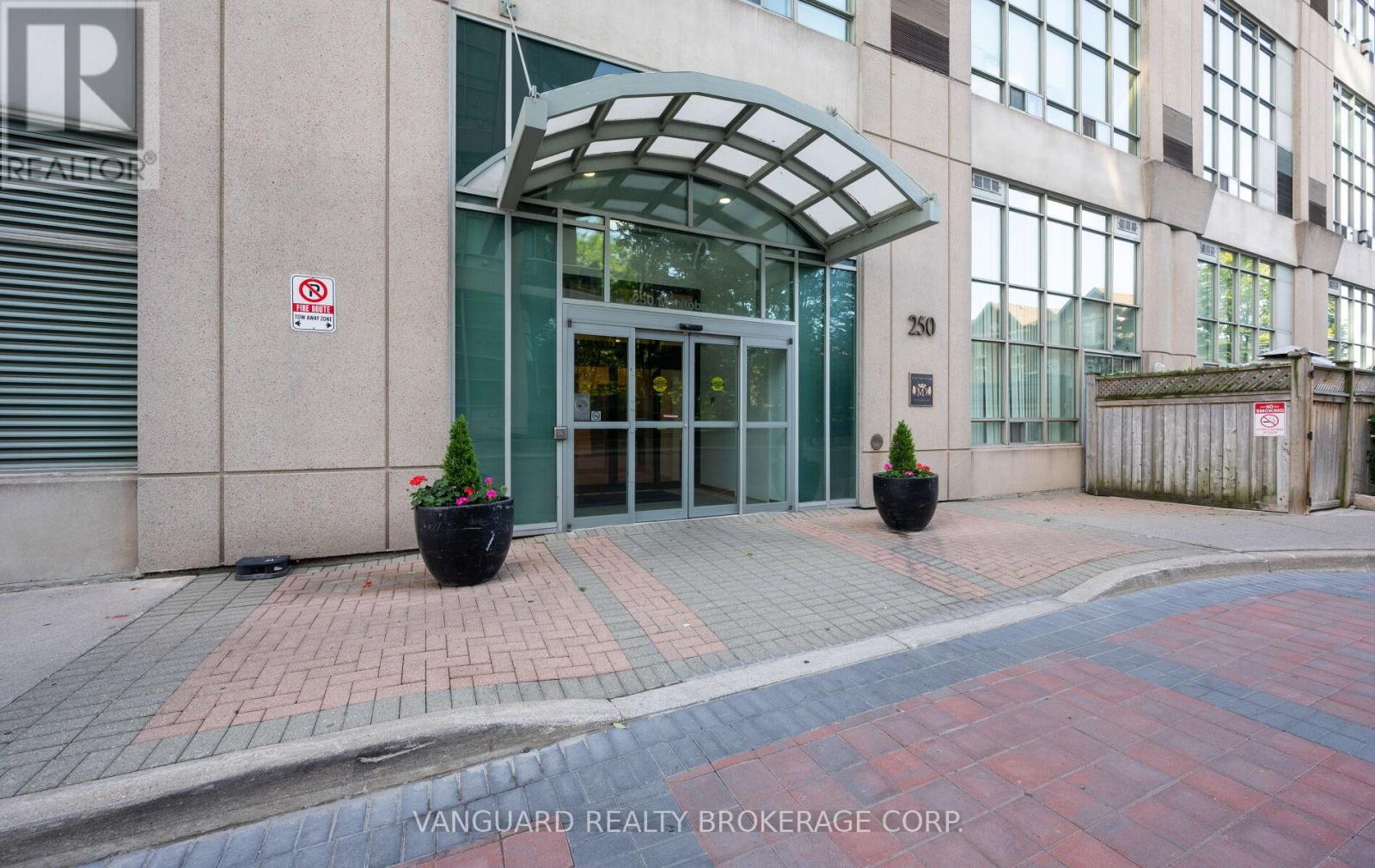 Photo 4 of 619 250 Manitoba Street, Toronto ON