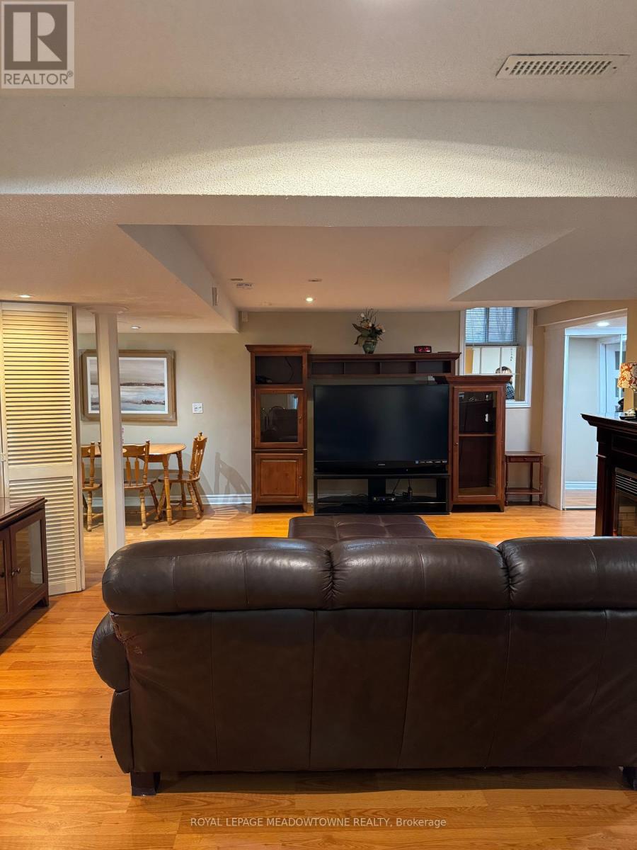 Photo 10 of 6921 Golden Hills Way N, Mississauga ON