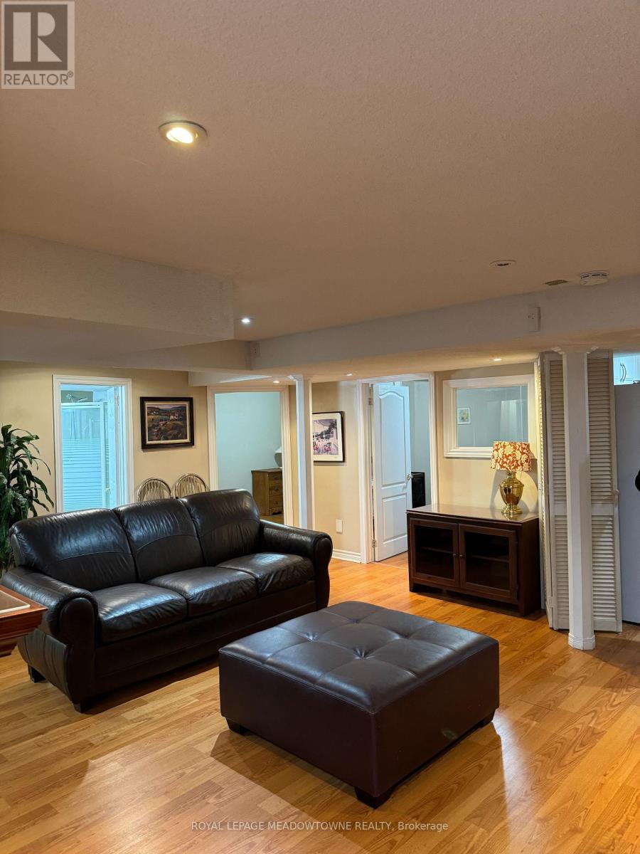 Photo 11 of 6921 Golden Hills Way N, Mississauga ON