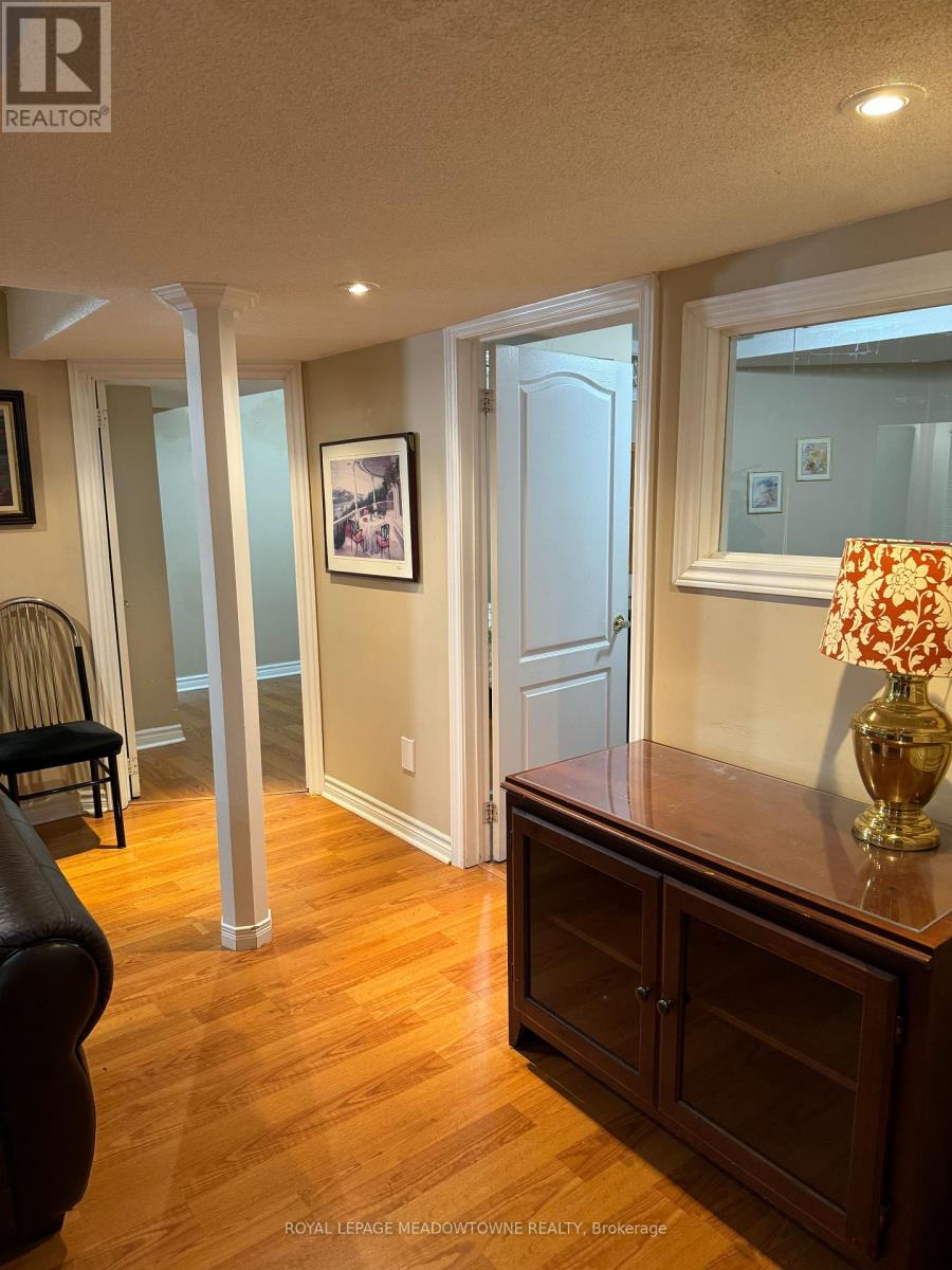 Photo 12 of 6921 Golden Hills Way N, Mississauga ON