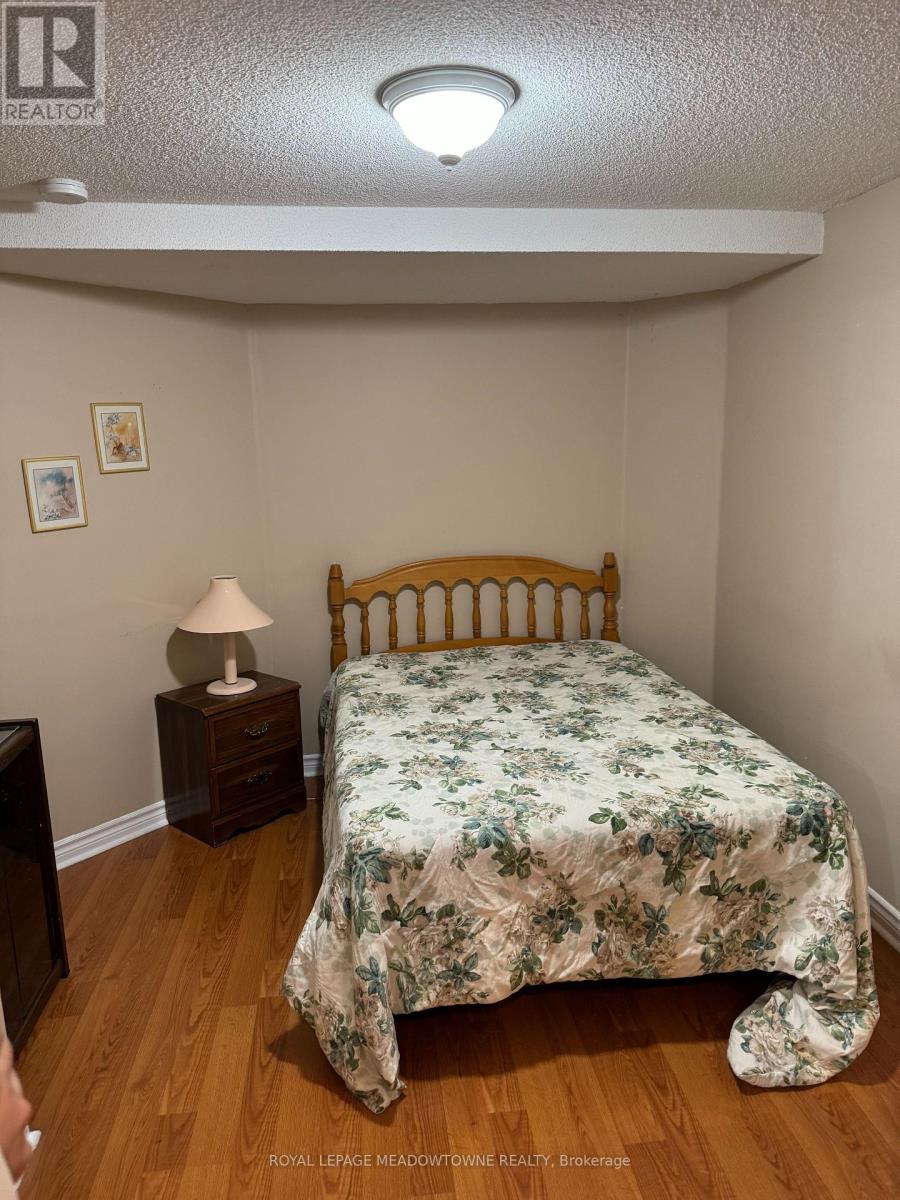 Photo 13 of 6921 Golden Hills Way N, Mississauga ON