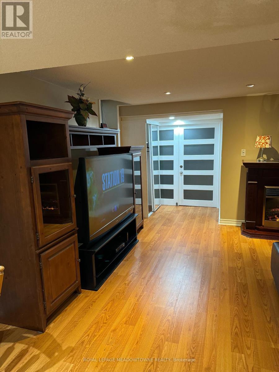 Photo 5 of 6921 Golden Hills Way N, Mississauga ON