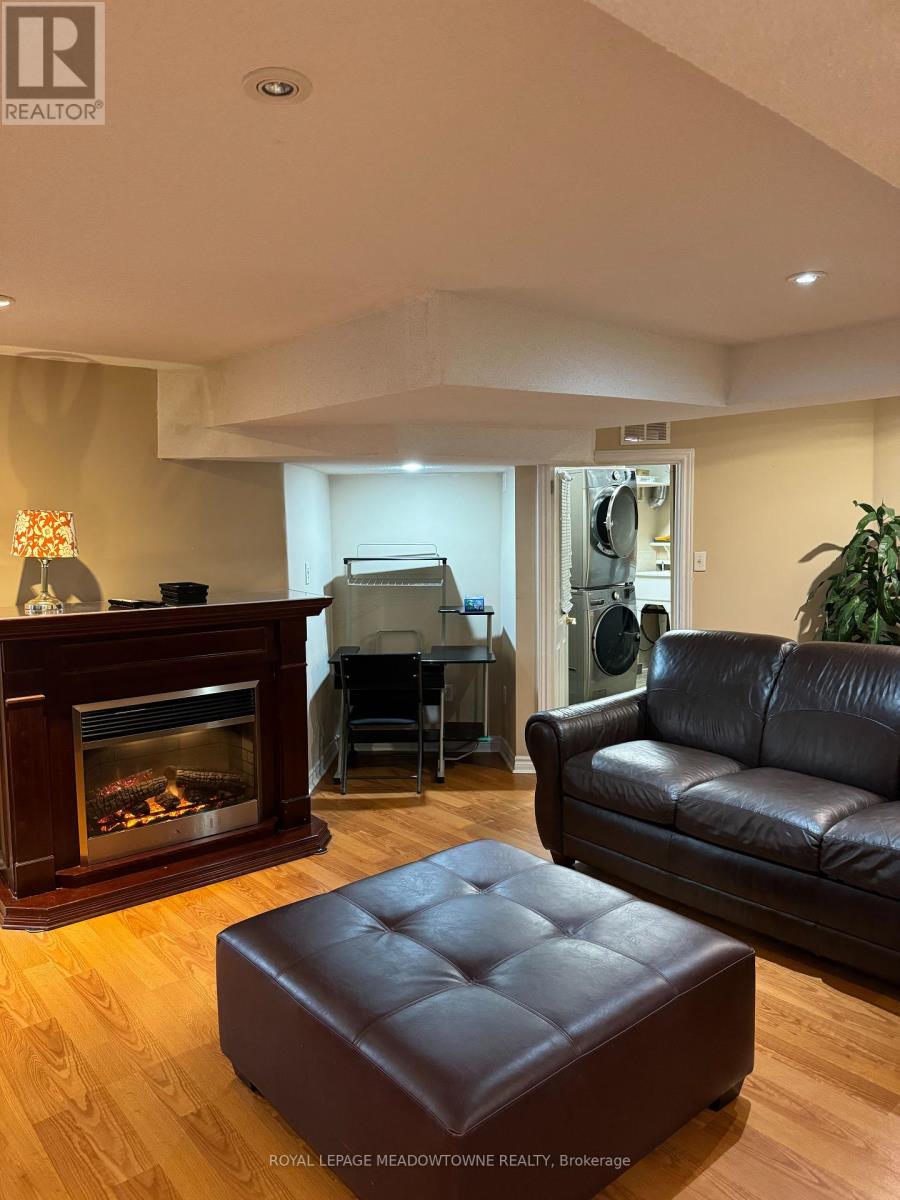 Photo 6 of 6921 Golden Hills Way N, Mississauga ON