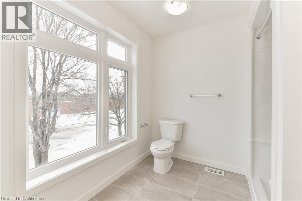 Photo 17 of 46 Franklin Street S, Kitchener ON