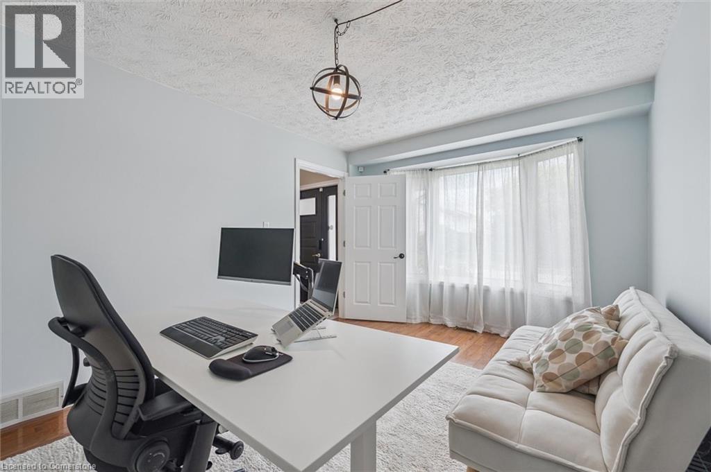 Photo 8 of 687 Champlain Boulevard, Cambridge ON