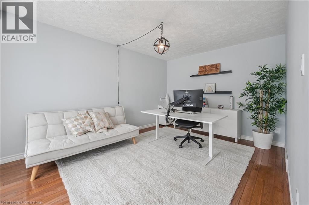 Photo 7 of 687 Champlain Boulevard, Cambridge ON