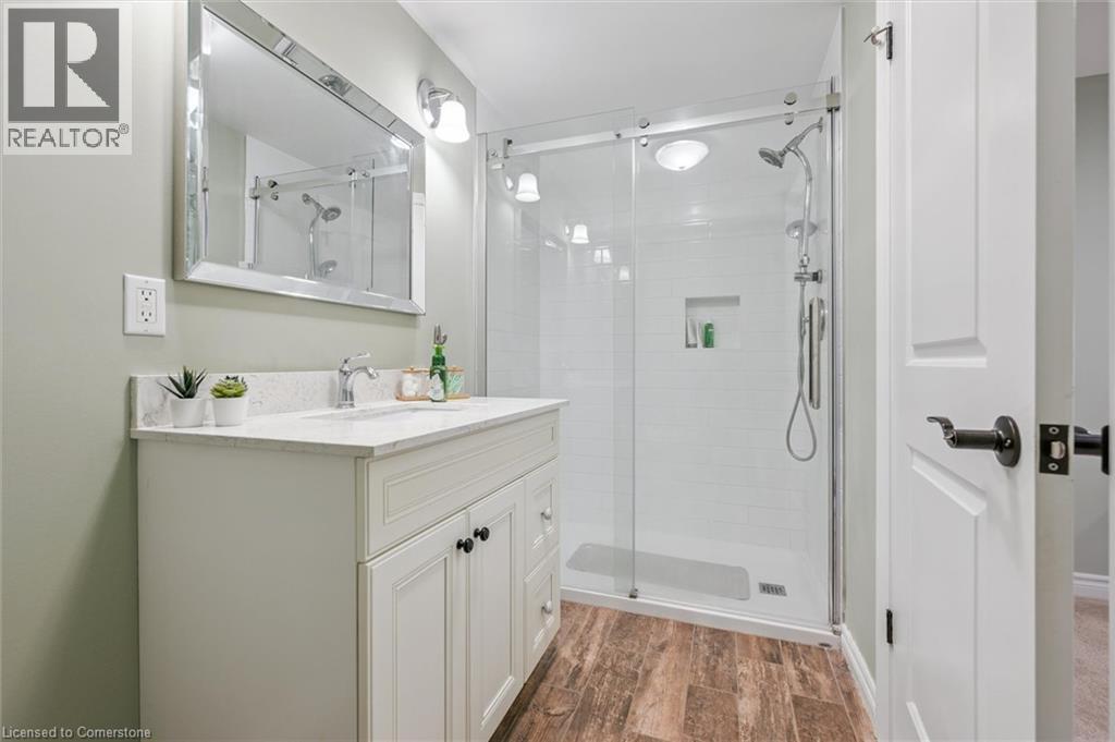 Photo 33 of 687 Champlain Boulevard, Cambridge ON