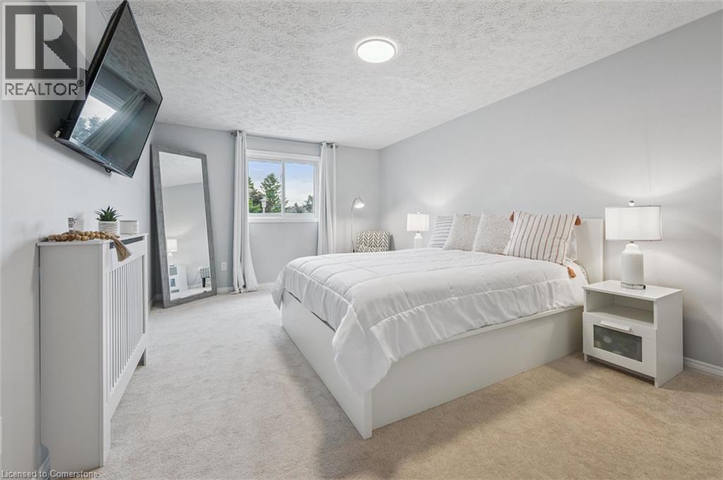 Photo 24 of 687 Champlain Boulevard, Cambridge ON