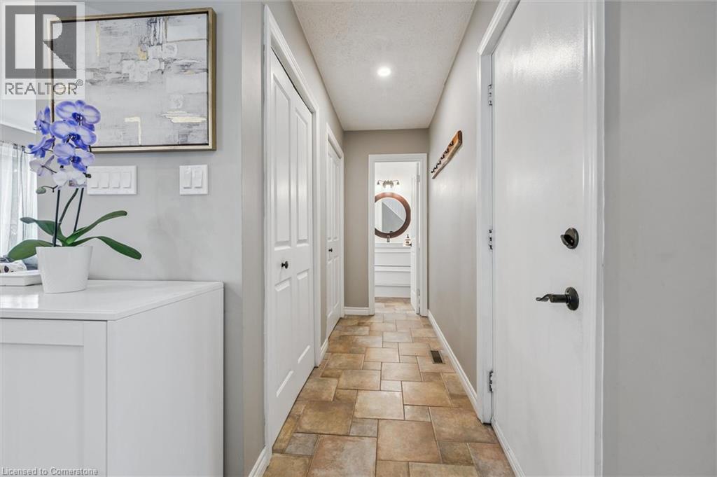 Photo 17 of 687 Champlain Boulevard, Cambridge ON