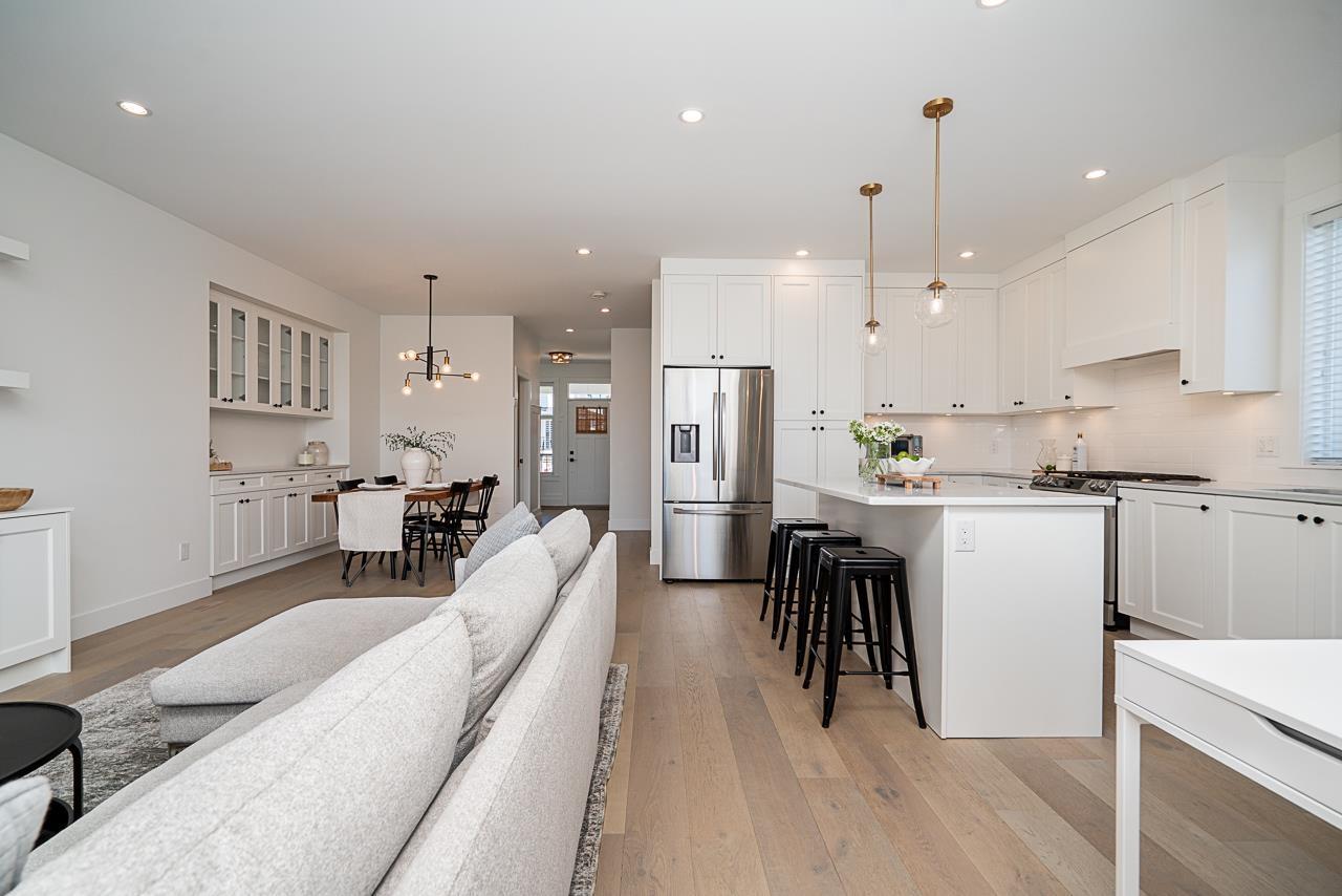 Photo 4 of 16792 21 A Avenue, Surrey BC