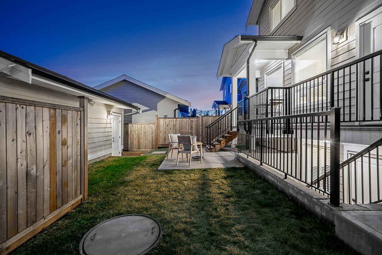 Photo 32 of 16792 21 A Avenue, Surrey BC