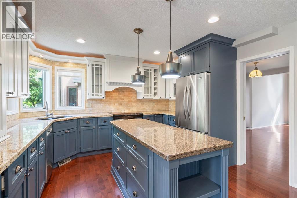 Photo 8 of 1028 Shawnee Drive Sw, Calgary AB
