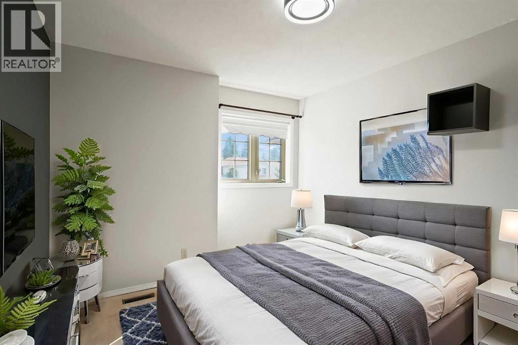 Photo 21 of 1028 Shawnee Drive Sw, Calgary AB