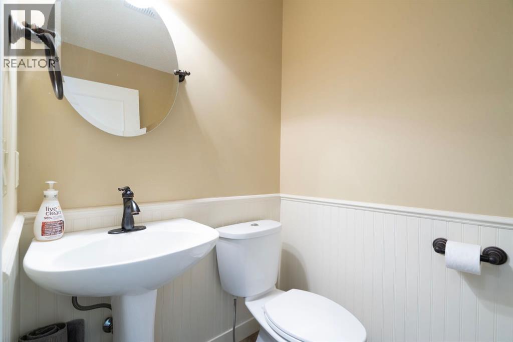 Photo 17 of 1028 Shawnee Drive Sw, Calgary AB