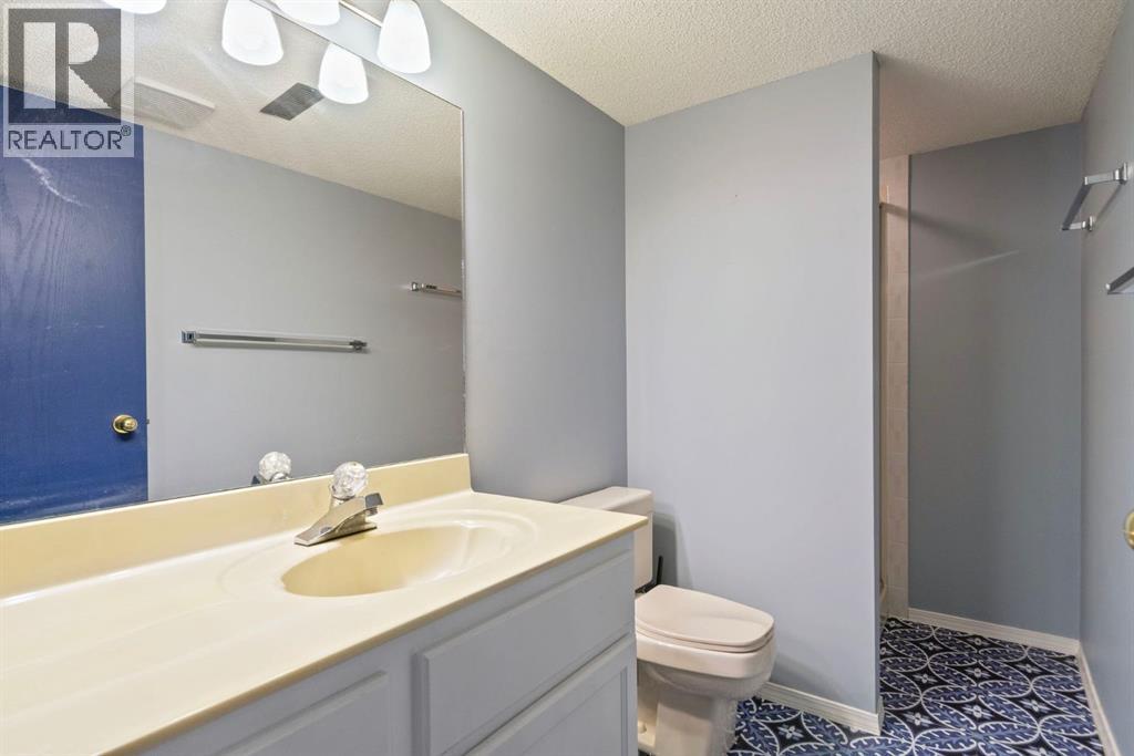 Photo 33 of 1028 Shawnee Drive Sw, Calgary AB
