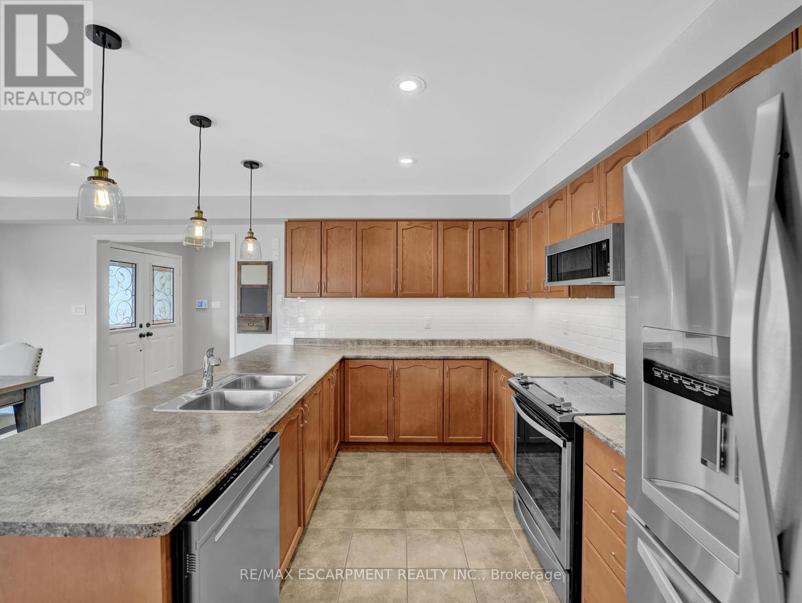 Photo 11 of 100 Burke Street, Hamilton ON