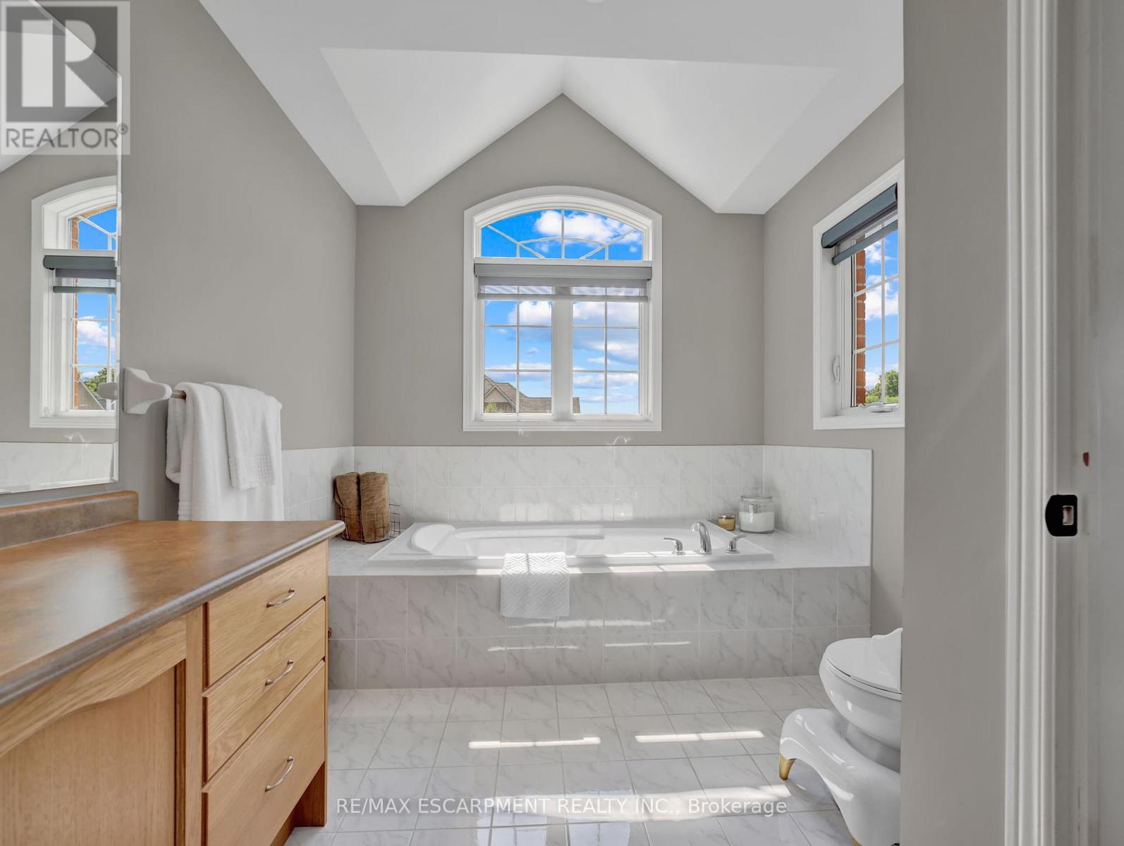 Photo 16 of 100 Burke Street, Hamilton ON