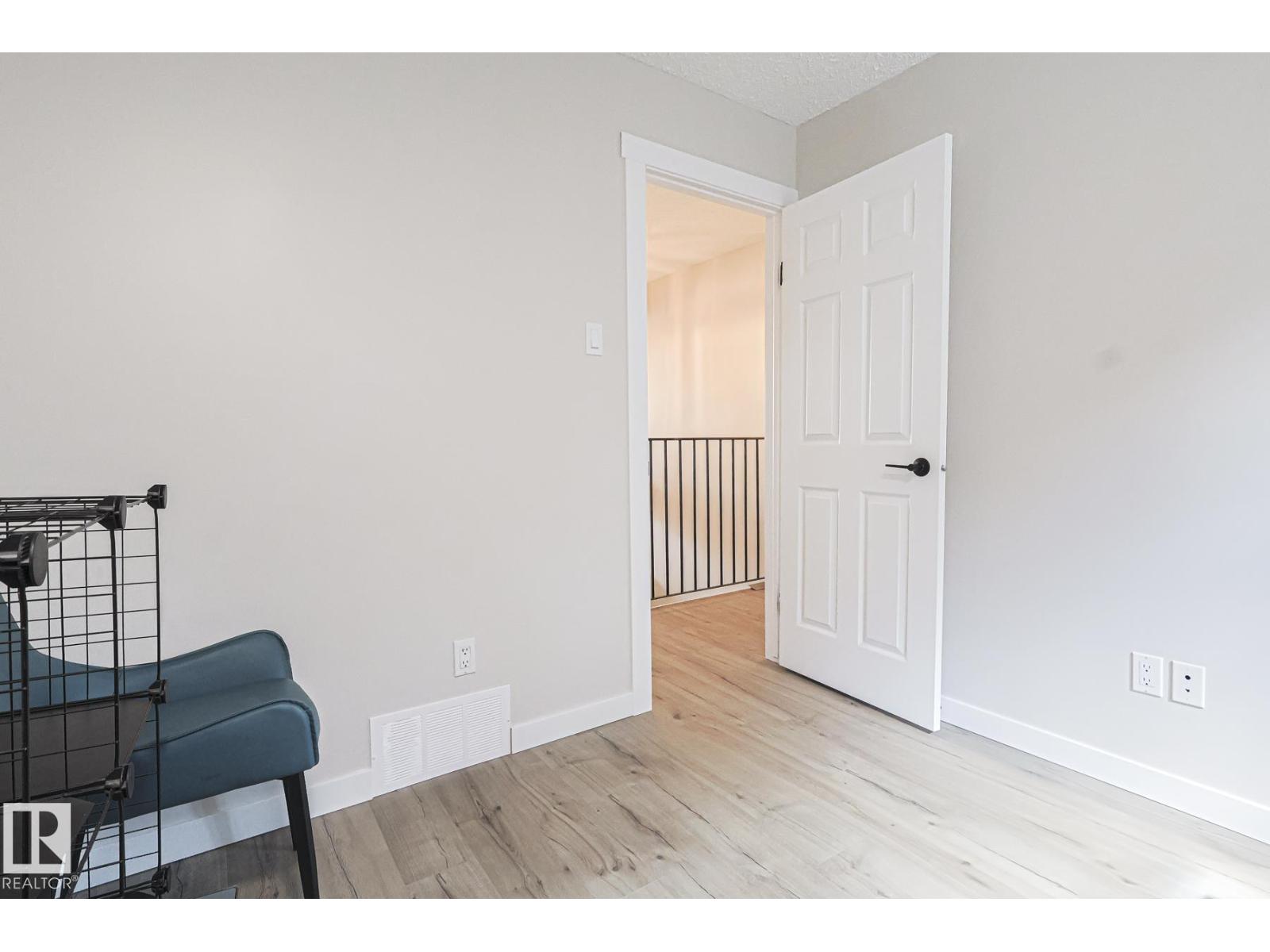 Photo 25 of 10614 25 A Av Nw, Edmonton AB