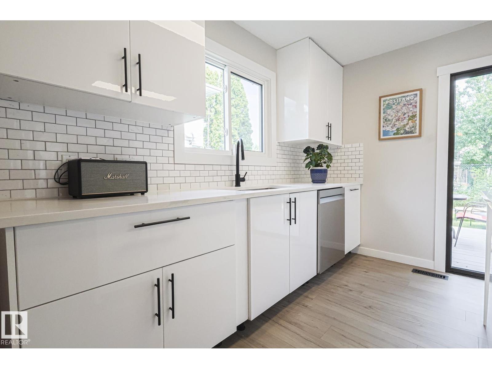 Photo 16 of 10614 25 A Av Nw, Edmonton AB