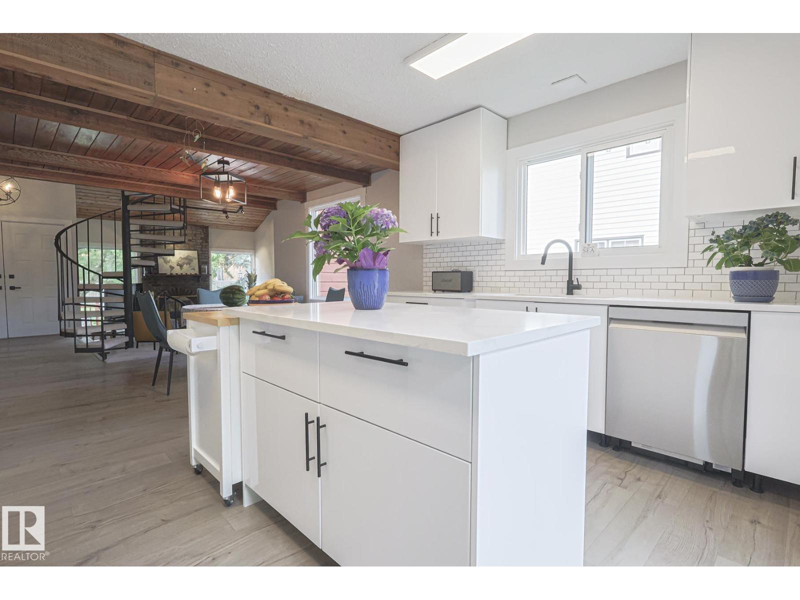 Photo 19 of 10614 25 A Av Nw, Edmonton AB