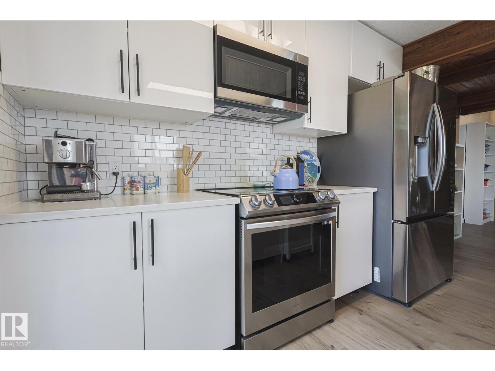 Photo 17 of 10614 25 A Av Nw, Edmonton AB