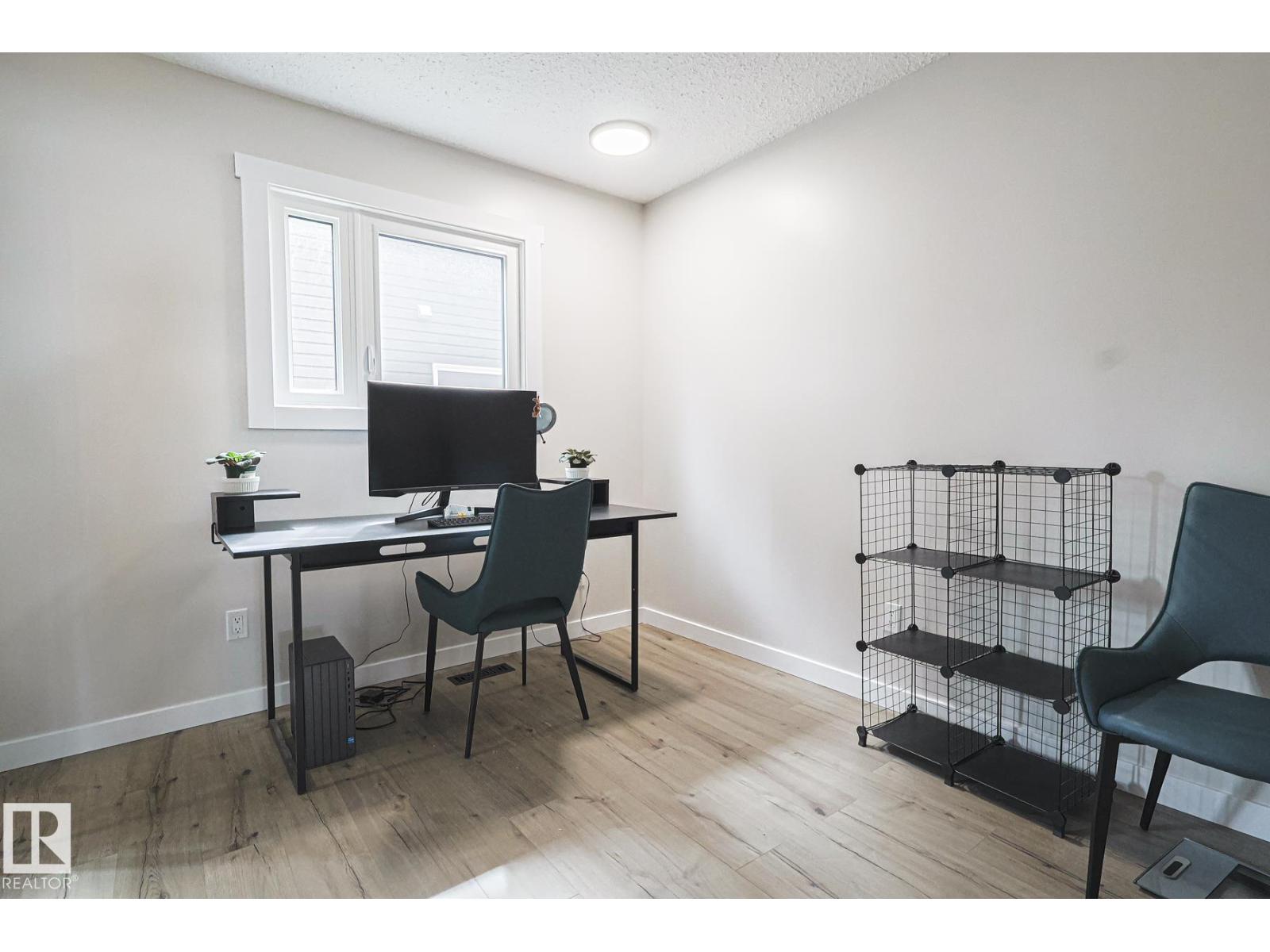 Photo 18 of 10614 25 A Av Nw, Edmonton AB