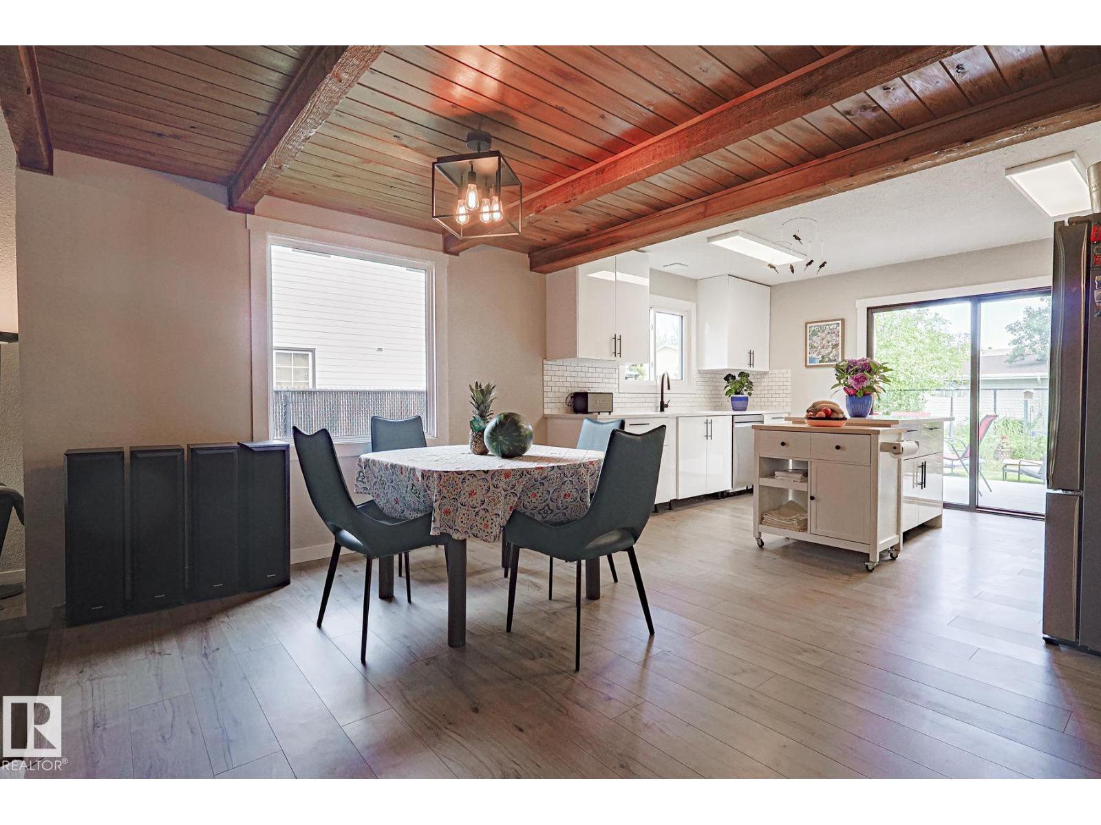 Photo 8 of 10614 25 A Av Nw, Edmonton AB